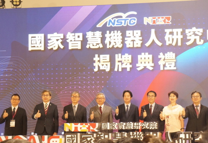 總統：機器人不是好看頭而已　台灣有實力做到真正可以用