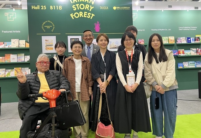 波隆那童書展台灣館開幕　以故事森林展現創作能量