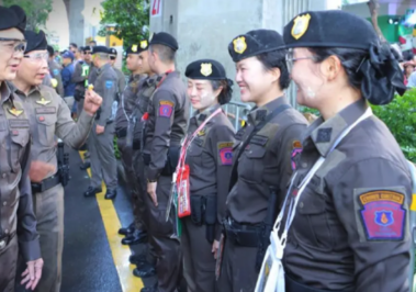 潑水節人潮爆滿　考山路、是隆路湧逾10萬人