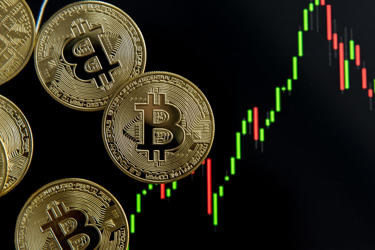 比特幣震盪走高　市場資金重返加密貨幣