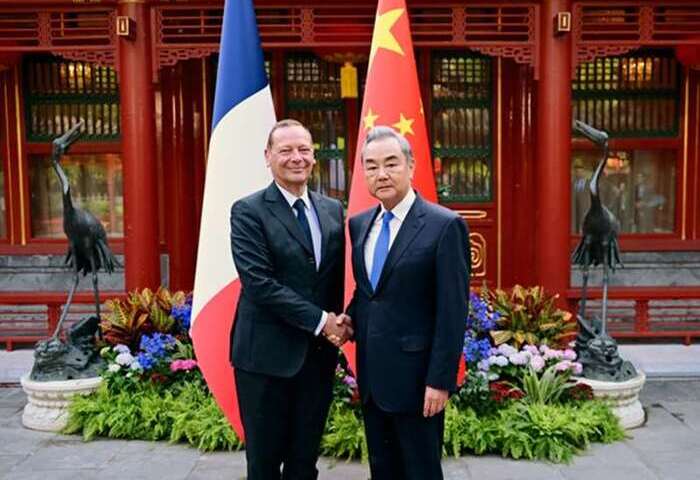 王毅：中法有必要加強戰略溝通