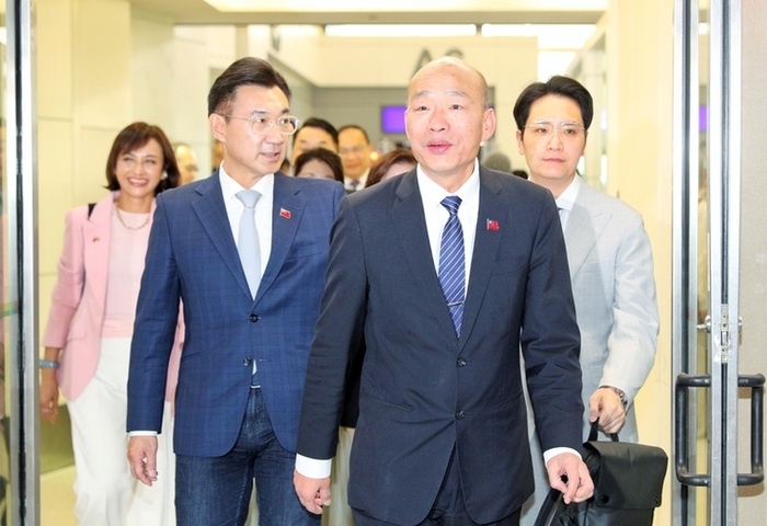 韓國瑜率立院訪團返台　稱法英國會外交收穫豐富