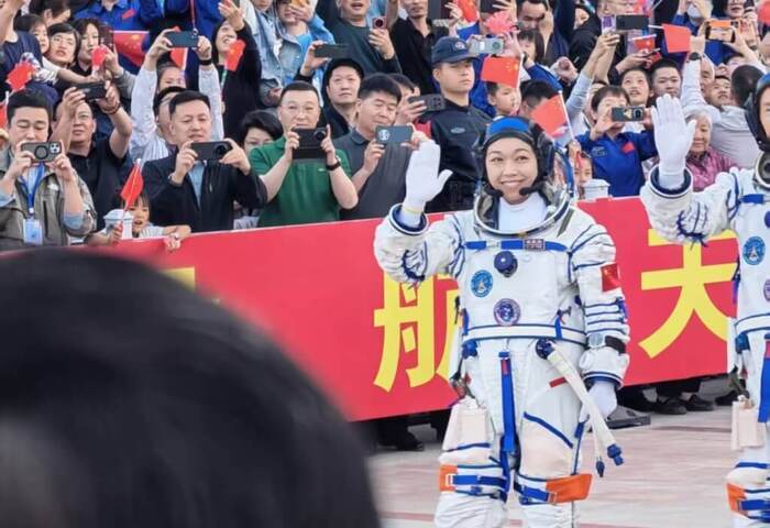 香港首位太空人隨神舟二十三號升空　特首祝賀