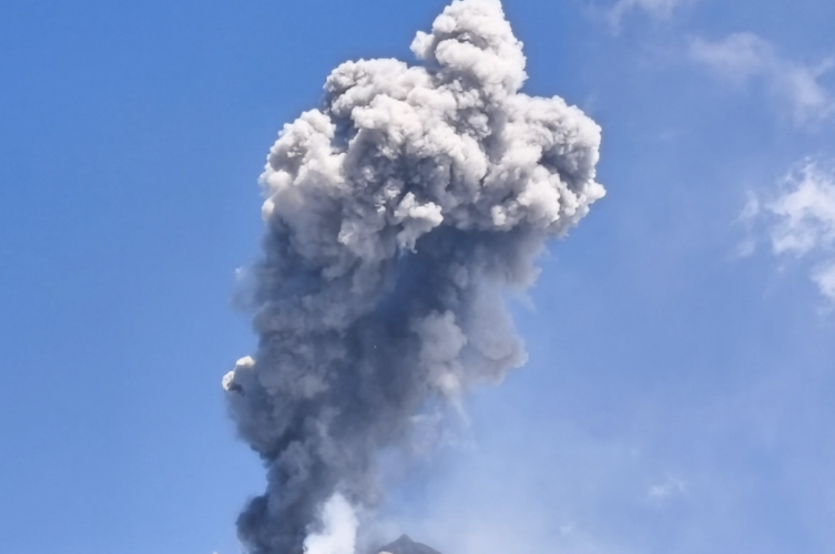 印尼火山劇烈活動　機場緊急關閉5航班受影響