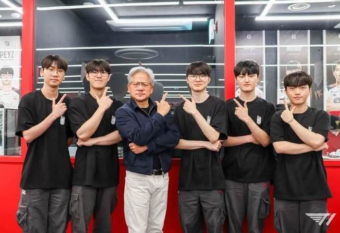 黃仁勳訪韓掀熱潮　韓媒解析擄獲年輕世代原因
