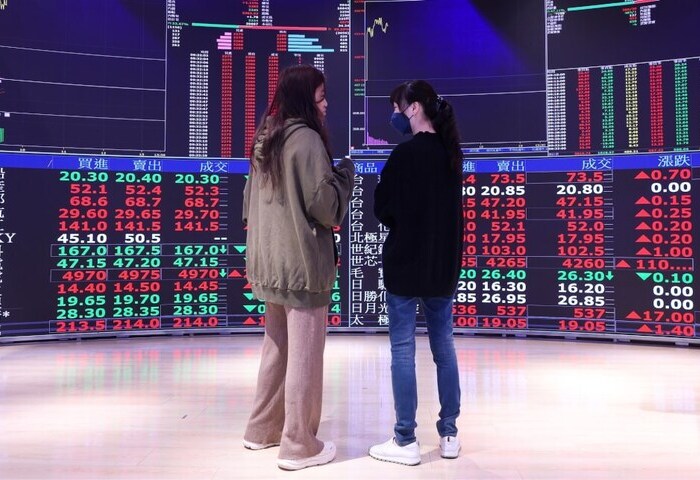 台股熱絡　調查：近7成受訪者投資ETF、半數持有逾1年