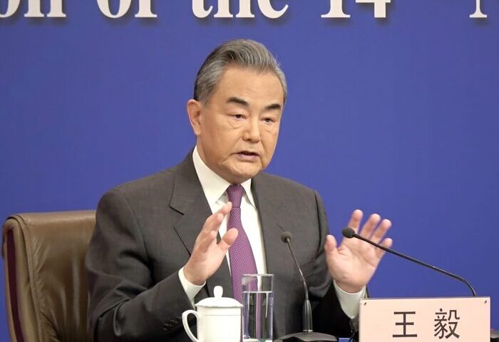 中國挺俄損名聲　丹麥外長：王毅訪北歐將有制裁警告