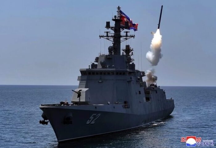 金正恩視察新艦武器測試　下令2個月內完成服役部署