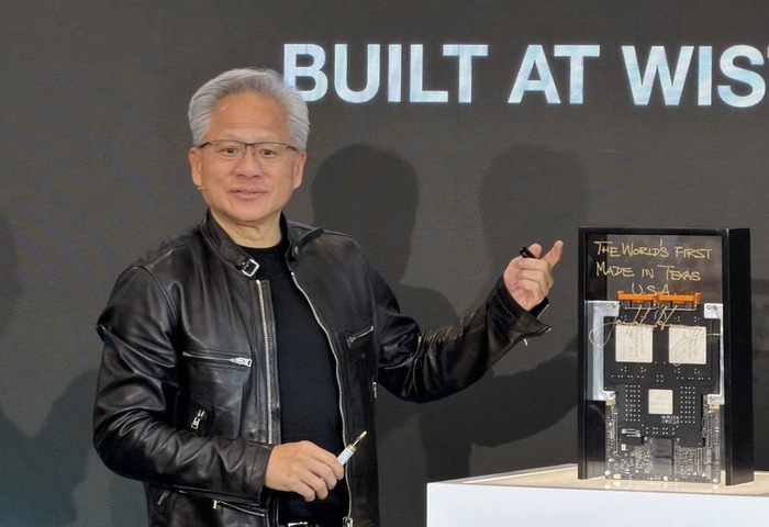 黃仁勳：台廠因智慧信任與美合作　台灣救了美國半導體科技