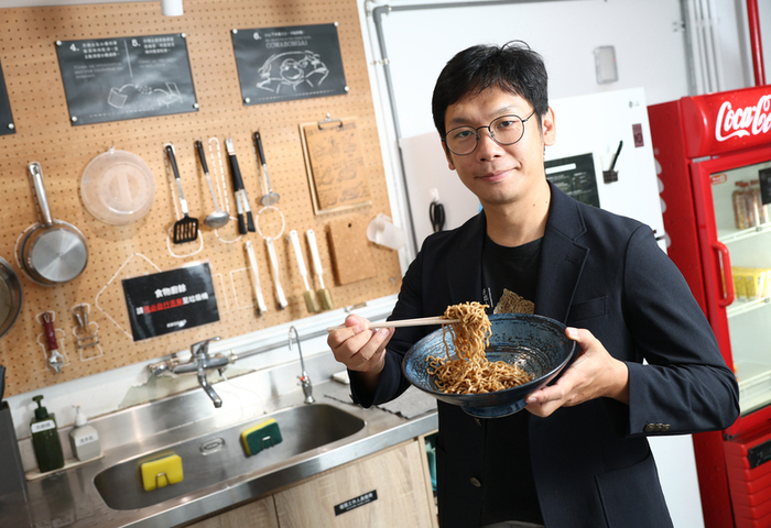 【專訪】弄斷4根鋼軸也不退　一碗高蛋白麵掀起主食革命