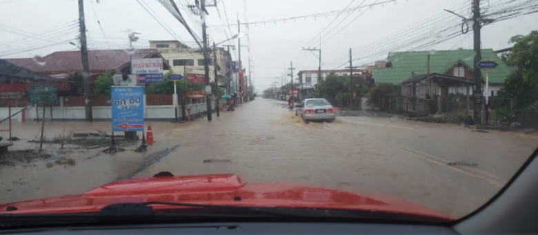 清萊豪雨成災　四縣淹水搶排