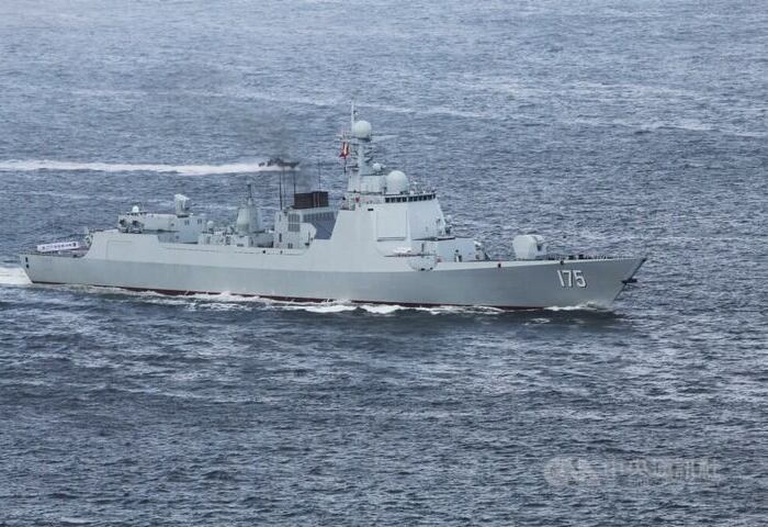 美商無人艇菲海域跟拍中國驅逐艦　揭示戰爭型態改變