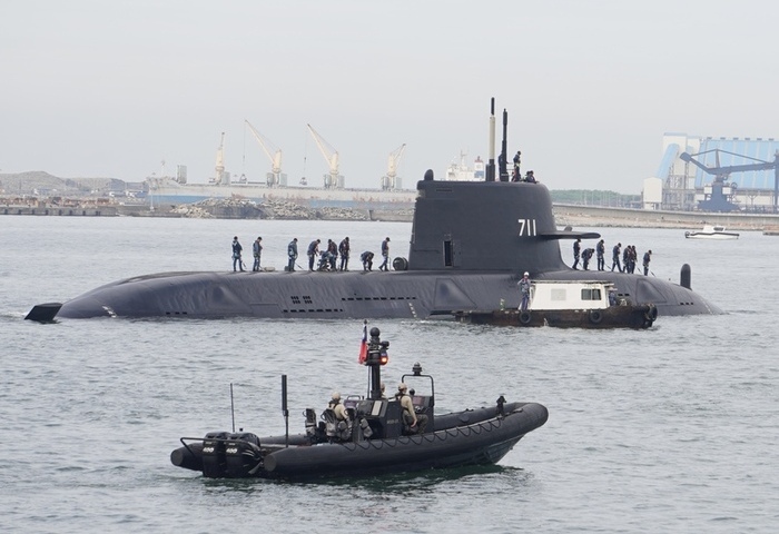 海鯤艦連2天海測　專家推測進左營軍港熟悉路線