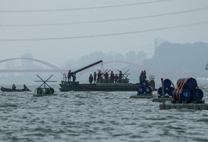 漢光演習淡水河道阻絕設置　油桶、鐵刺蝟防共軍溯河直取首都