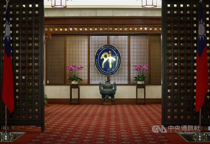 共軍稱與印尼在台灣東部海域演練　外交部斥無視國際規範