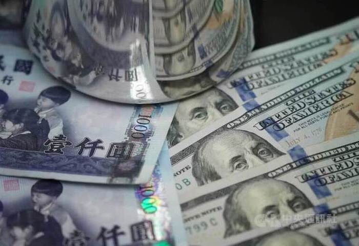 新台幣勁揚央行出手調節　8月外匯存底重返6000億美元大關