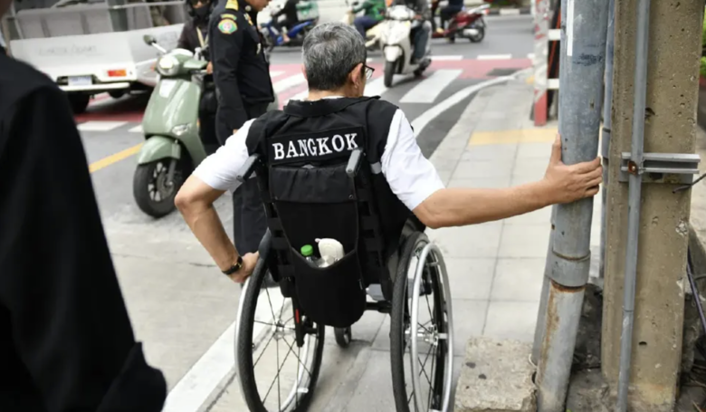曼谷實測人行道障礙　輪椅上路檢視通行環境
