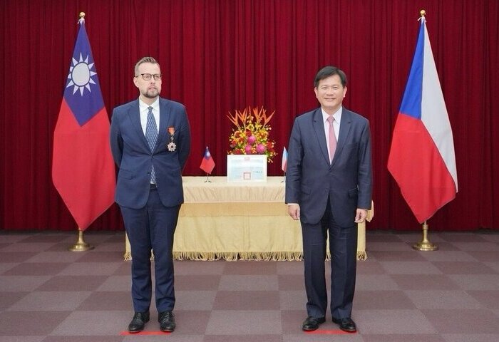 林佳龍頒特種外交獎章　捷克代表：銘記台灣社會特質